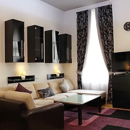 Center Apartments-tomy